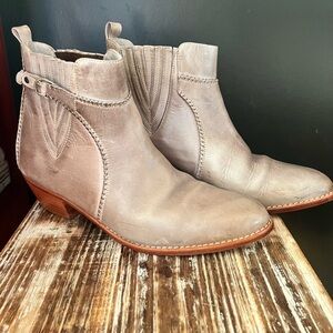 Vintage Father & Son leather ankle boots 
Size 10